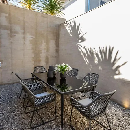 Schickes Und Modernes Maisonette Im Stadtzentrum By Interhome * סן טרופז