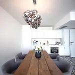펜션 Schickes Und Modernes Maisonette Im Stadtzentrum By Interhome