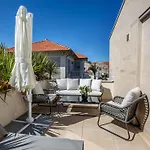 Schickes Und Modernes Maisonette Im Stadtzentrum By Interhome 圣特罗佩