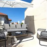 Schickes Und Modernes Maisonette Im Stadtzentrum By Interhome 펜션 쎙뜨호뻬