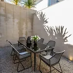 Schickes Und Modernes Maisonette Im Stadtzentrum By Interhome * 圣特罗佩
