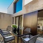 Schickes Und Modernes Maisonette Im Stadtzentrum By Interhome 펜션 쎙뜨호뻬