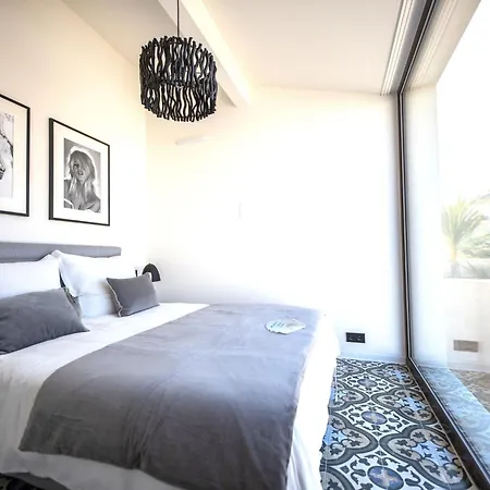 Schickes Und Modernes Maisonette Im Stadtzentrum By Interhome Holiday home Saint-Tropez