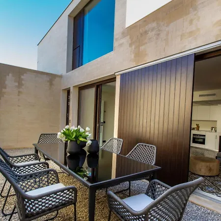 Schickes Und Modernes Maisonette Im Stadtzentrum By Interhome Vakantiehuis Saint-Tropez