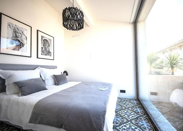 Schickes Und Modernes Maisonette Im Stadtzentrum By Interhome Holiday home Saint-Tropez