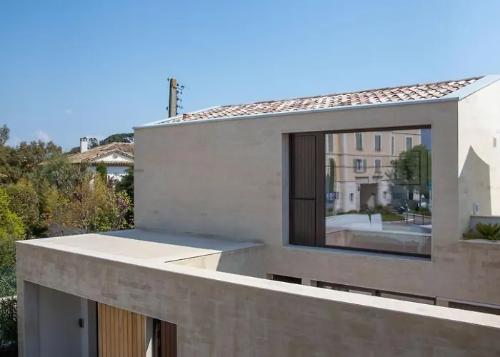 Holiday home Schickes Und Modernes Maisonette Im Stadtzentrum By Interhome