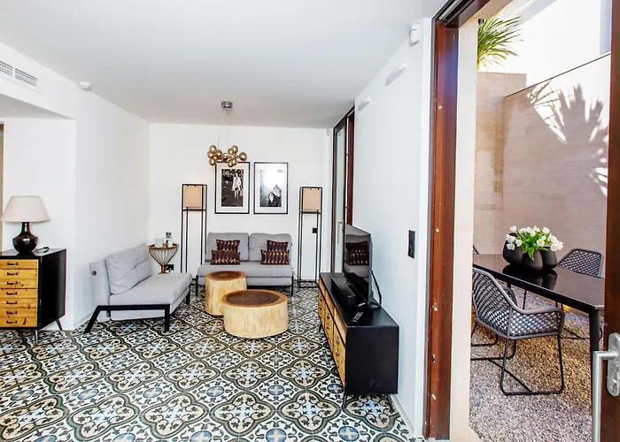 Holiday home Schickes Und Modernes Maisonette Im Stadtzentrum By Interhome