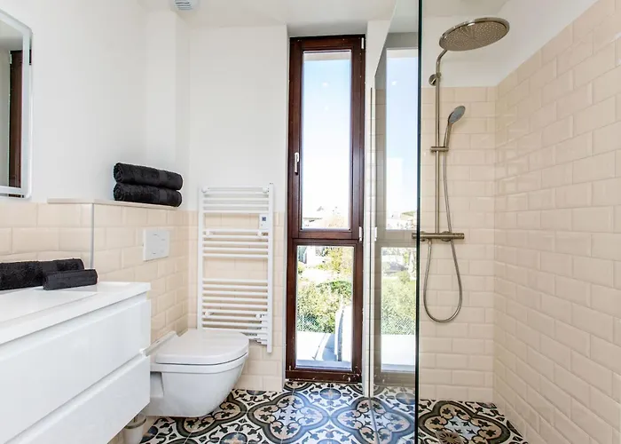 Holiday home Schickes Und Modernes Maisonette Im Stadtzentrum By Interhome Saint-Tropez