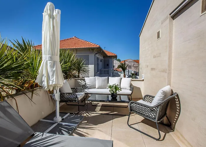 Schickes Und Modernes Maisonette Im Stadtzentrum By Interhome Saint-Tropez