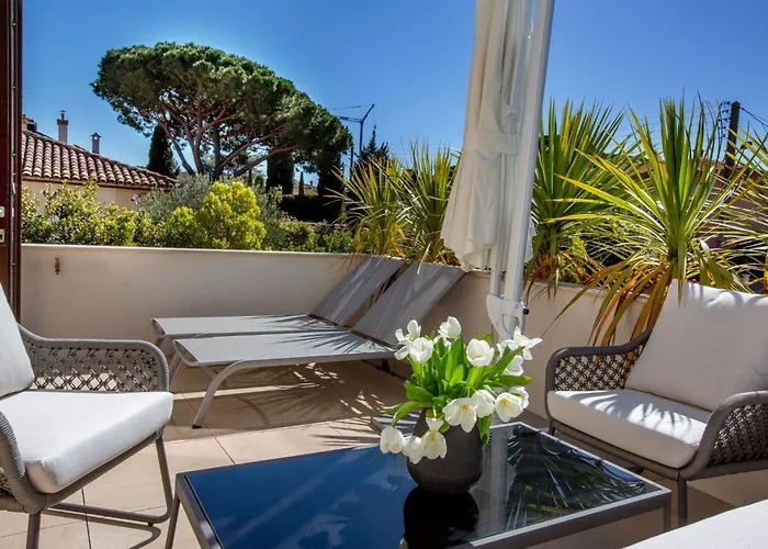 Holiday home Schickes Und Modernes Maisonette Im Stadtzentrum By Interhome