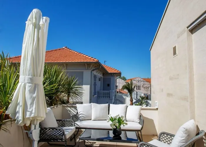 Schickes Und Modernes Maisonette Im Stadtzentrum By Interhome