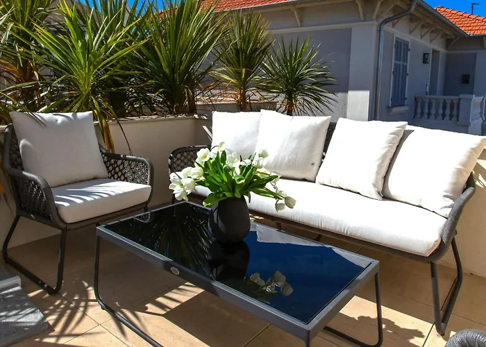 Schickes Und Modernes Maisonette Im Stadtzentrum By Interhome Saint-Tropez