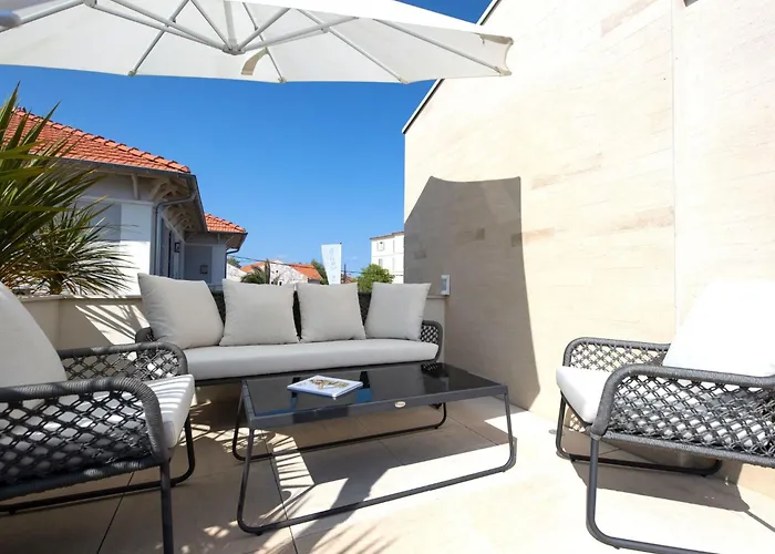 Schickes Und Modernes Maisonette Im Stadtzentrum By Interhome Holiday home Saint-Tropez