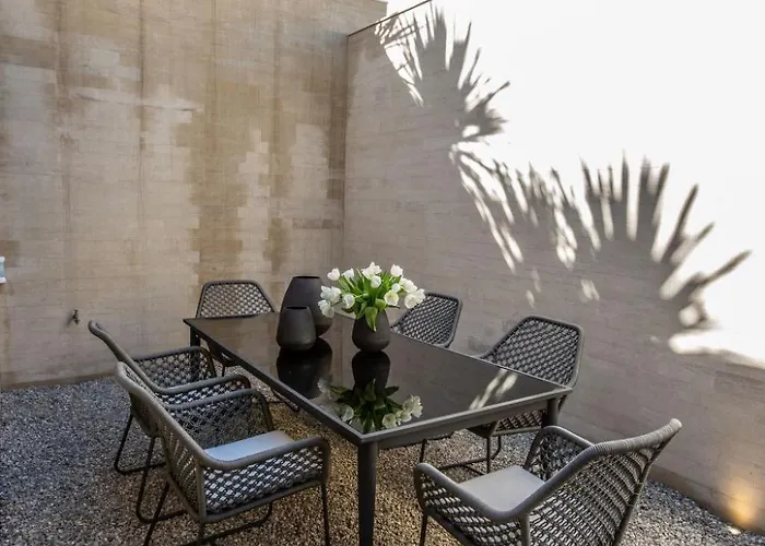 Schickes Und Modernes Maisonette Im Stadtzentrum By Interhome * Saint-Tropez