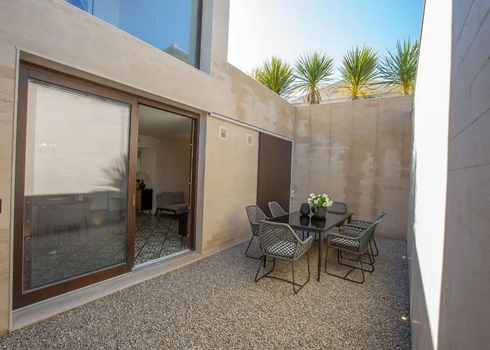 Holiday home Schickes Und Modernes Maisonette Im Stadtzentrum By Interhome