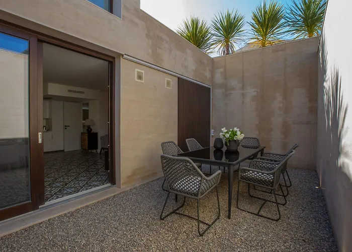 Holiday home Schickes Und Modernes Maisonette Im Stadtzentrum By Interhome Saint-Tropez